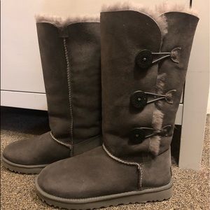 bailey button grey uggs